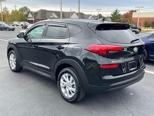 2021 Hyundai TUCSON SE