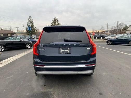 2022 Volvo XC90 Recharge Plug-In Hybrid T8 Inscription Expression 7 Passenger
