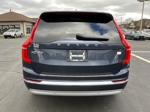 2022 Volvo XC90 Recharge Plug-In Hybrid T8 Inscription Expression 7 Passenger
