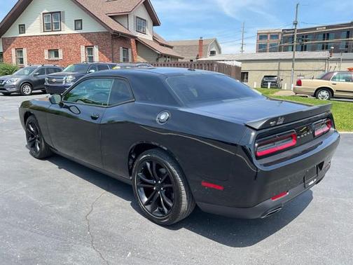 Pitch Black Clearcoat 2016 Dodge Challenger SXT