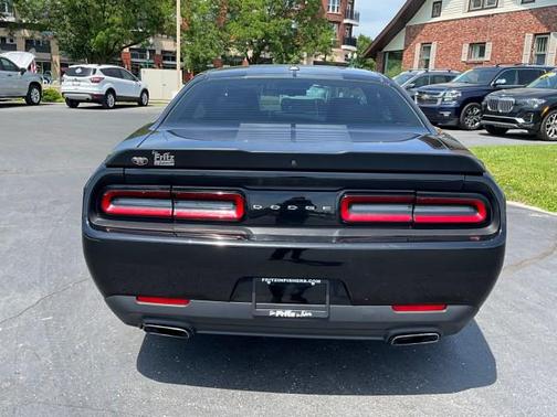Pitch Black Clearcoat 2016 Dodge Challenger SXT