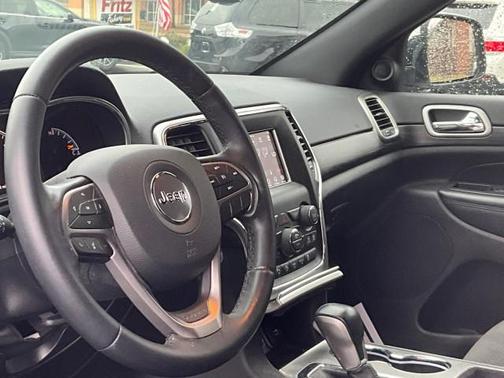 2020 Jeep Grand Cherokee Laredo