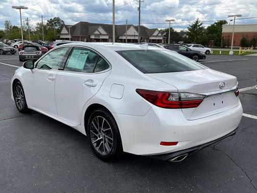 Eminent White Pearl 2017 Lexus ES 350 Base