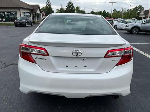 WHITE 2014 Toyota Camry SE Sport