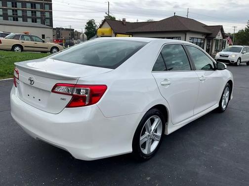 WHITE 2014 Toyota Camry SE Sport