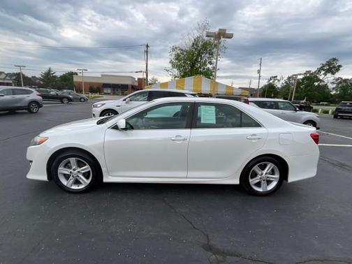 WHITE 2014 Toyota Camry SE Sport