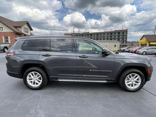 2022 Jeep Grand Cherokee L Laredo
