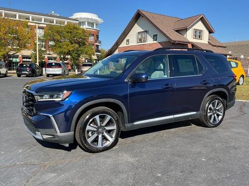 Obsidian Blue Pearl 2023 Honda Pilot Touring 8-Passenger