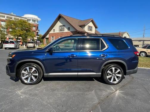Obsidian Blue Pearl 2023 Honda Pilot Touring 8-Passenger