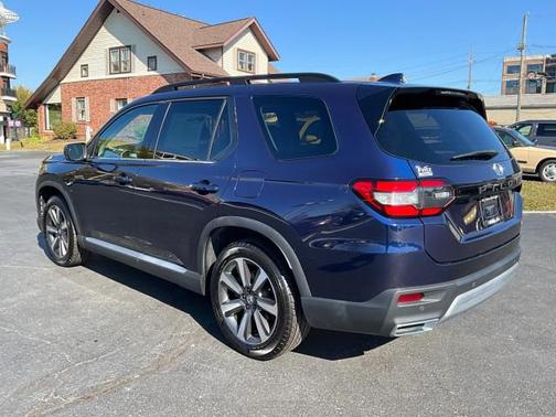 Obsidian Blue Pearl 2023 Honda Pilot Touring 8-Passenger