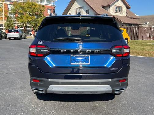 Obsidian Blue Pearl 2023 Honda Pilot Touring 8-Passenger