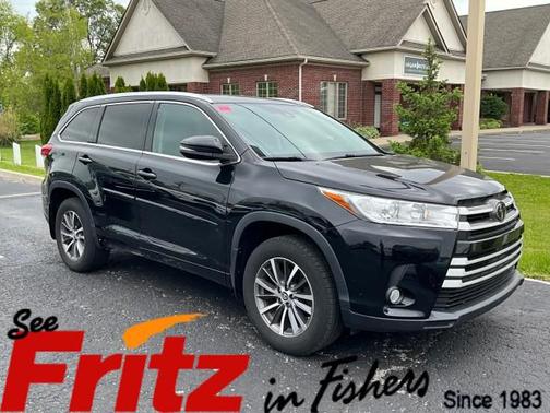 Midnight Black Metallic 2018 Toyota Highlander XLE
