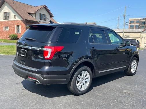 SHADOW BLACK BLACK 2018 Ford Explorer XLT