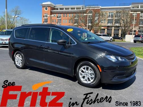 Brilliant Black Crystal Pearlcoat 2021 Chrysler Voyager LXI