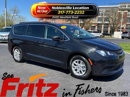 Brilliant Black Crystal Pearlcoat 2021 Chrysler Voyager LXI