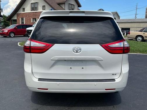 2016 Toyota Sienna XLE Premium