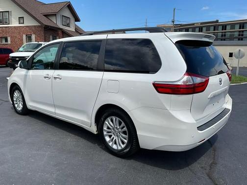 2016 Toyota Sienna XLE Premium