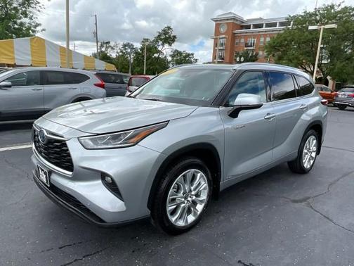 Celestial Silver Metallic 2021 Toyota Highlander Hybrid Limited