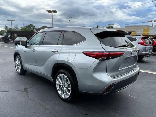 Celestial Silver Metallic 2021 Toyota Highlander Hybrid Limited