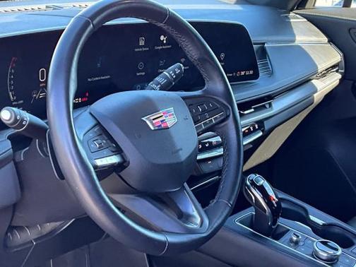 Argent Silver Metallic 2024 Cadillac XT4 Premium Luxury