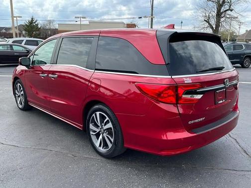 Radiant Red Metallic II 2023 Honda Odyssey Touring