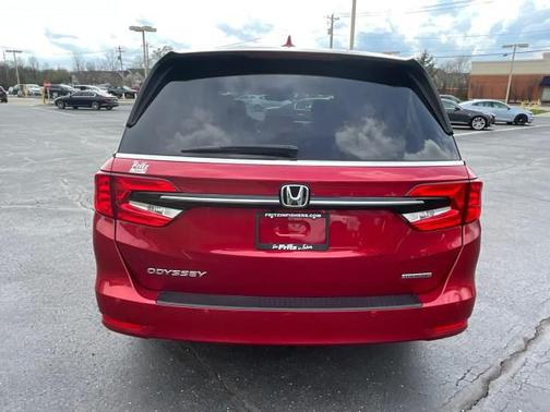 Radiant Red Metallic II 2023 Honda Odyssey Touring