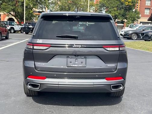 2022 Jeep Grand Cherokee Summit