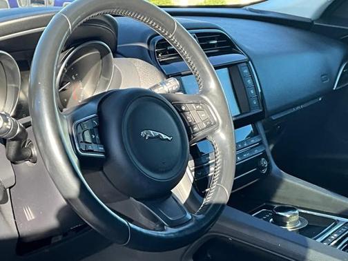 2017 Jaguar F-PACE 35t Premium