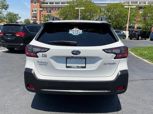 Crystal White Pearl 2025 Subaru Outback Premium
