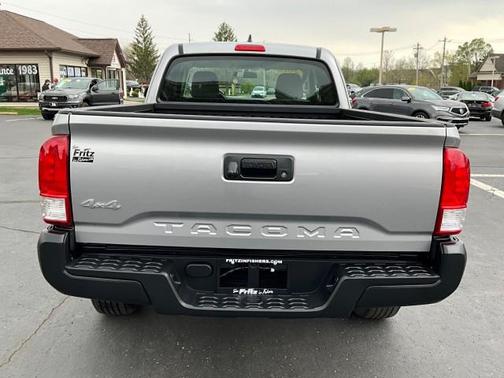 2016 Toyota Tacoma SR