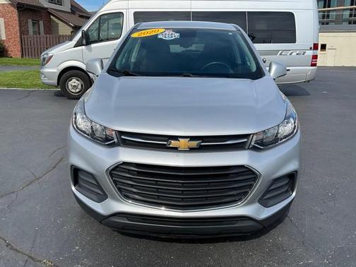 Silver Ice Metallic 2020 Chevrolet Trax LS