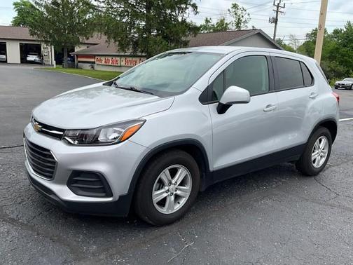 Silver Ice Metallic 2020 Chevrolet Trax LS