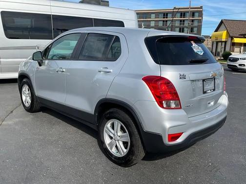 Silver Ice Metallic 2020 Chevrolet Trax LS