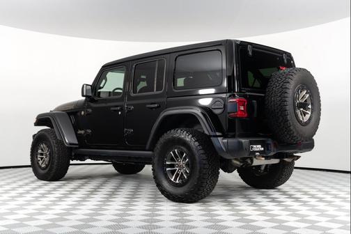 Black Clearcoat 2024 Jeep Wrangler Rubicon 392