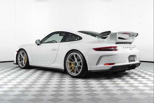 Guards Red 2018 Porsche 911 GT3