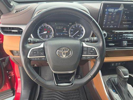 2022 Toyota Highlander Platinum