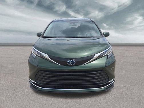 2022 Toyota Sienna XLE 7 Passenger