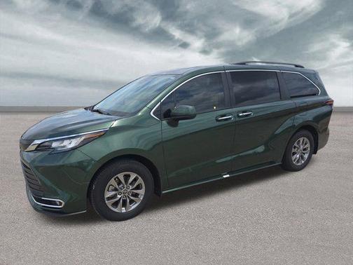 2022 Toyota Sienna XLE 7 Passenger