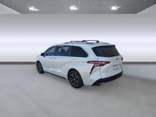 2025 Toyota Sienna Platinum