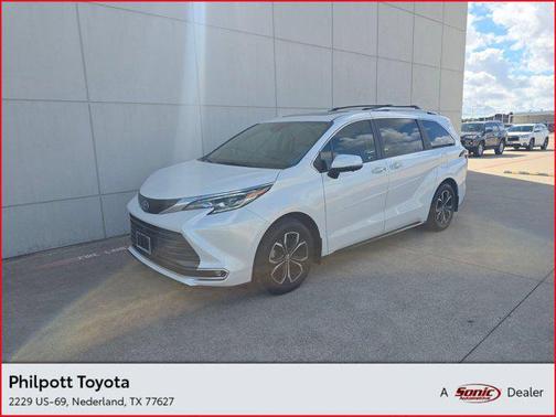 2025 Toyota Sienna Platinum