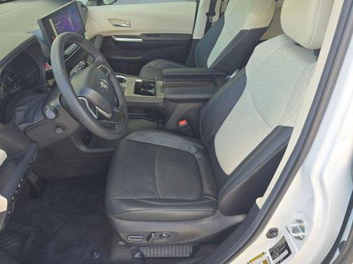 2025 Toyota Sienna Platinum