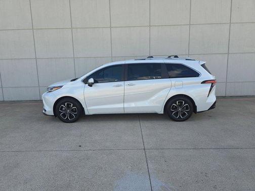 2025 Toyota Sienna Platinum