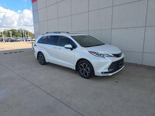 2025 Toyota Sienna Platinum