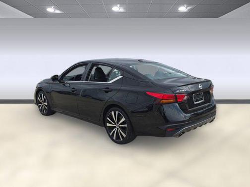 2022 Nissan Altima SR FWD