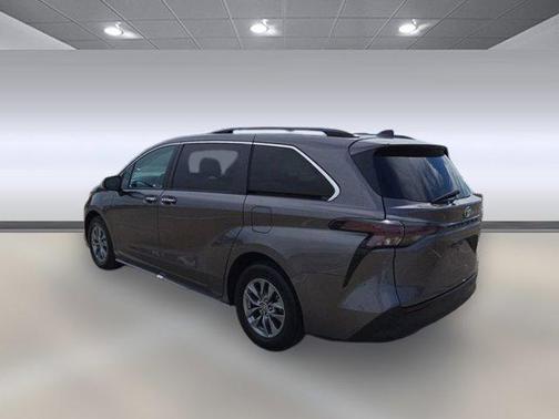 2024 Toyota Sienna XLE 8 Passenger