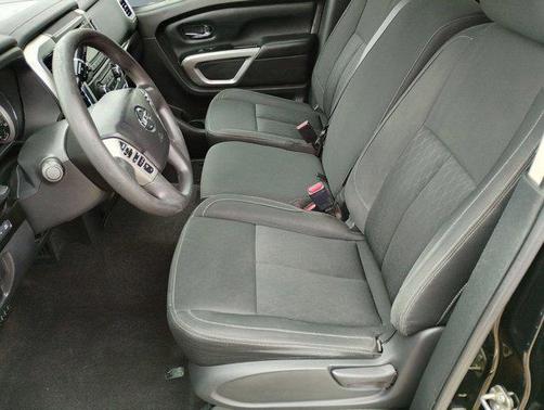 2017 Nissan Titan SV