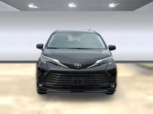 Midnight Black Metallic 2026 Toyota Sienna XLE