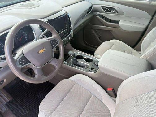 Summit White 2021 Chevrolet Traverse LT Cloth