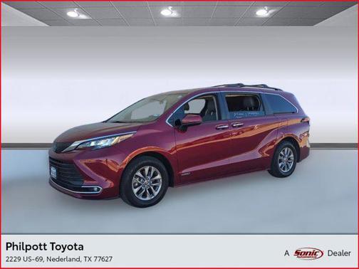 2021 Toyota Sienna XLE 8 Passenger