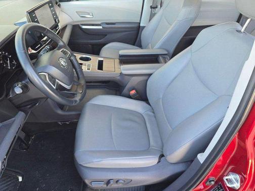 2021 Toyota Sienna XLE 8 Passenger